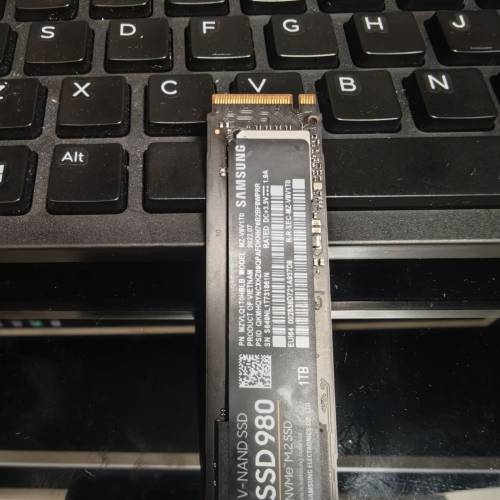 samsung 980 m.2ssd 健康：100% 通電時間789小時