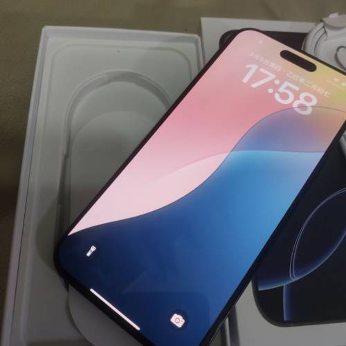 iPhone 16 pro max 256 gb。