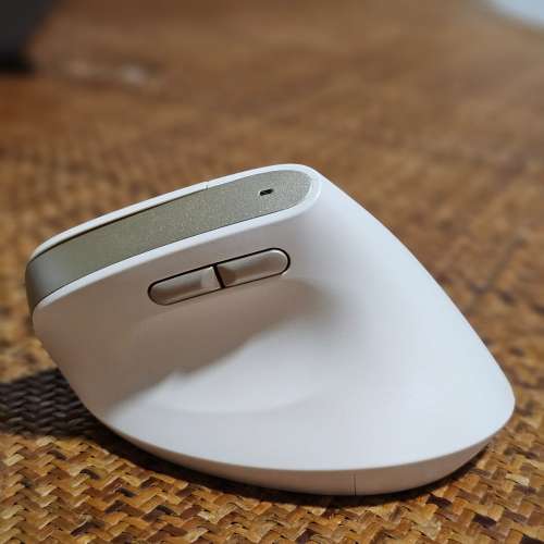Wireless Rechargeable Vertical Mouse 垂直式無線充電滑鼠