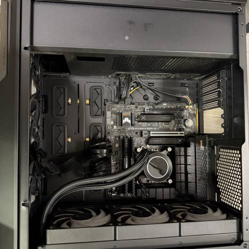 電競主機 (有cpu 底板 ram 火牛 水冷 無顯卡 無硬碟）