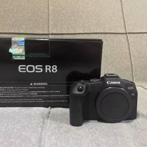 99新自用佳能r8，➕鏡頭 工作太忙冇用過幾次，快門次數唔超過500