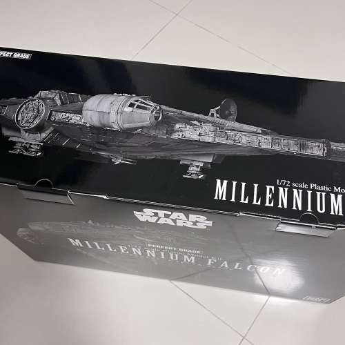 全新 Bandai Perfect Grade 1/72 MILLENNIUM FALCON
