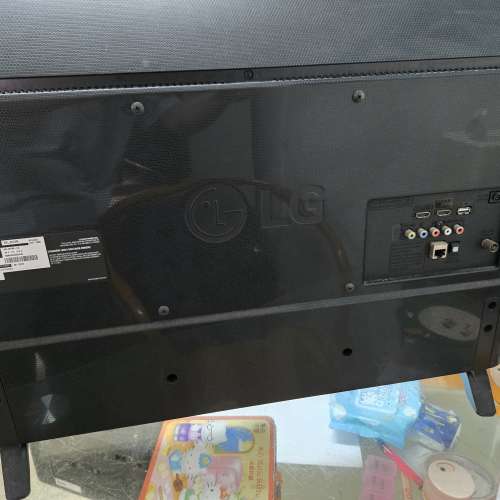 LG 電視機 型號32LJ570B,無火牛，無搖控，不知好壞，當零件
