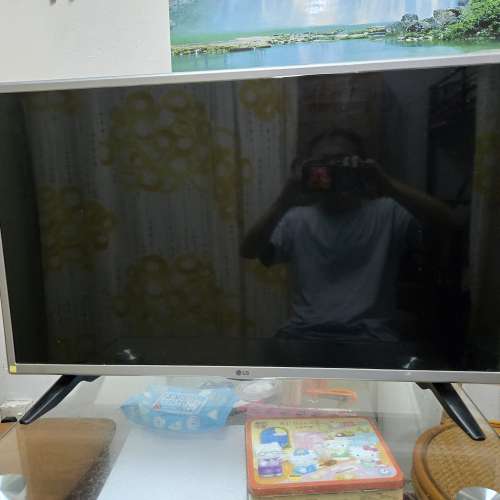 LG 電視機 型號32LJ570B,無火牛，無搖控，不知好壞，當零件