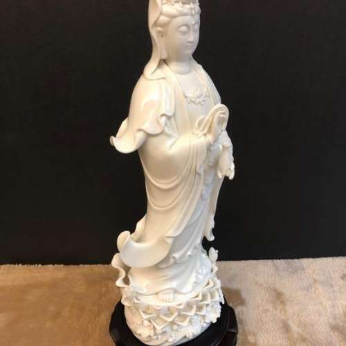 立蓮觀音像 16" （配圓型實木底座）-全新品 正宗德化白瓷】