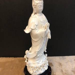 立蓮觀音像 16" （配圓型實木底座）-全新品 正宗德化白瓷】