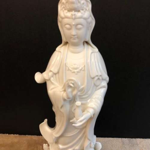 立蓮觀音像 16" （配圓型實木底座）-全新品 正宗德化白瓷】