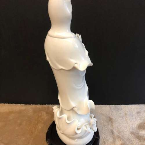 立蓮觀音像 16" （配圓型實木底座）-全新品 正宗德化白瓷】