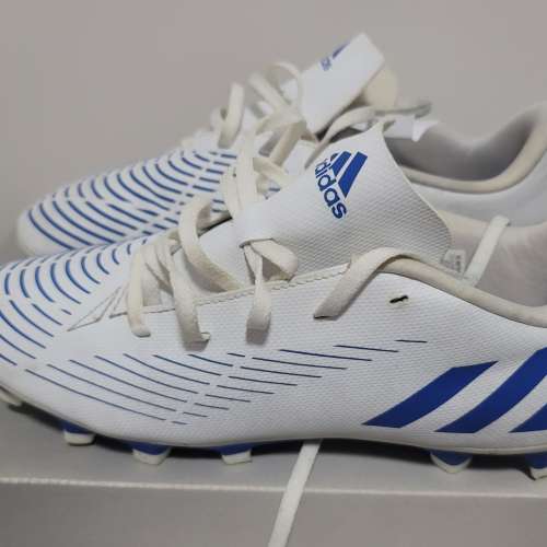 Adidas Predator 足球鞋