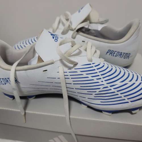 Adidas Predator 足球鞋