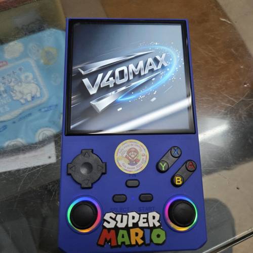 V40MAX 開源遊戲機 4吋大mon，內置64gb sd，有盒。系統行 Ark-os v2.0