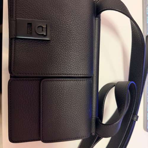 Salvatore Ferragamo 黑色斜挎包