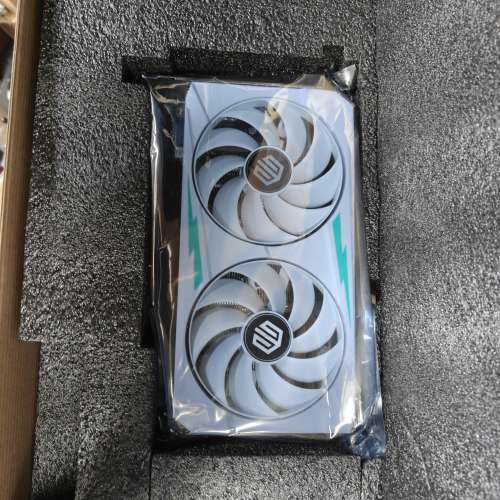 極將 GTX 1070 8GB 白色