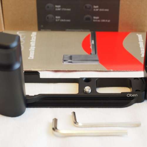 Olympus E-M10 Arca plate with metal hand grip
