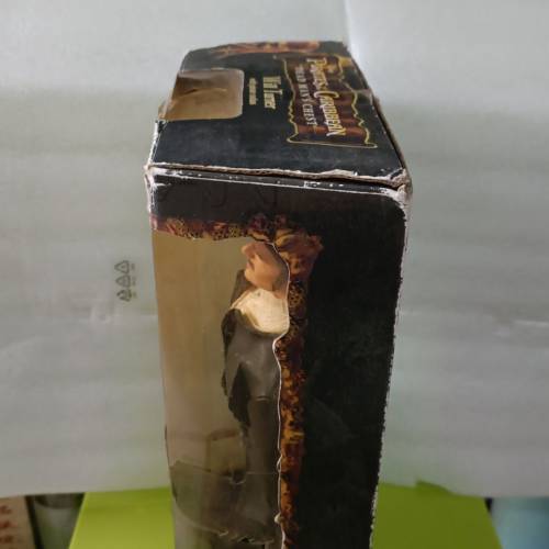 海盗王figure,超過12寸高，收藏多年，外表盒残舊有損，清位放售$180（鑽石山至佐敦...