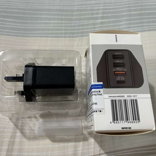 90% 新 Verbatim 4 端口 (1 個 type-C + 3 個 USB-A) 30W PD & QC 3.0 USB 充電器