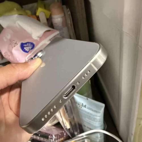 iPhone 15pro 256gb,港行雙卡，備機少用，電池健康度100，屏小花，所有功能正常！