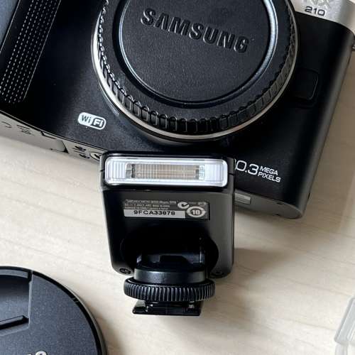 Samsung NX210 18-55mm Kit APSC 文青復古直出街拍閃光燈