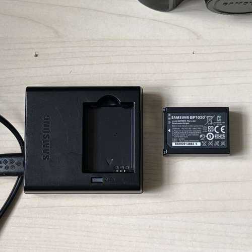 Samsung NX210 18-55mm Kit APSC 文青復古直出街拍閃光燈