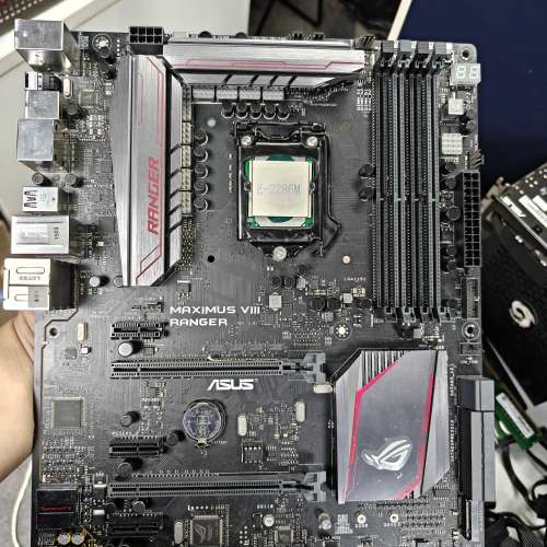 INTEL XEON E - 2286M 8C16T 連 AUSS ROG Maximus VIII Ranger