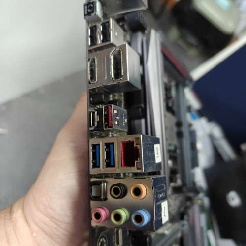 INTEL XEON E - 2286M 8C16T 連 AUSS ROG Maximus VIII Ranger