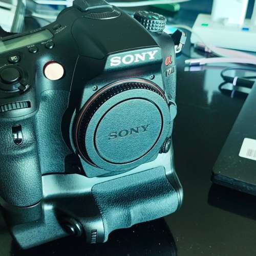 Sony A77, 連副廠直到