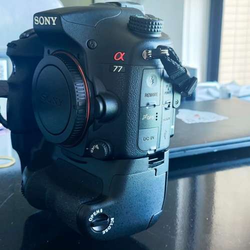 Sony A77, 連副廠直到