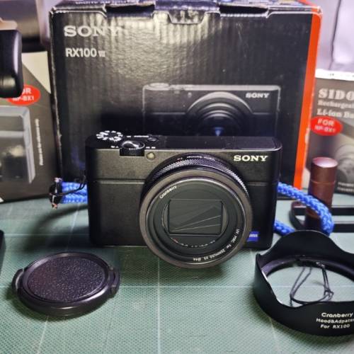 Sony RX100 VII M7九成九新100% work行貨過保原廠電池配件盒齊送五副電64GB卡兩手柄...