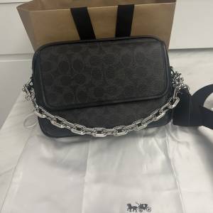 Coach CHARTER 經典 SIGNATURE 24 帆布翻蓋斜背手袋