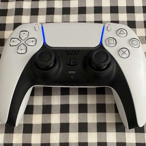 PS5 Dual Shock 遊戲機手制 白色 行貨 95%新 非常少用和新淨 只有輕微使用痕跡 電量...