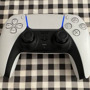 PS5 Dual Shock 遊戲機手制 白色 行貨 95%新 非常少用和新淨 只有輕微使用痕跡 電量...