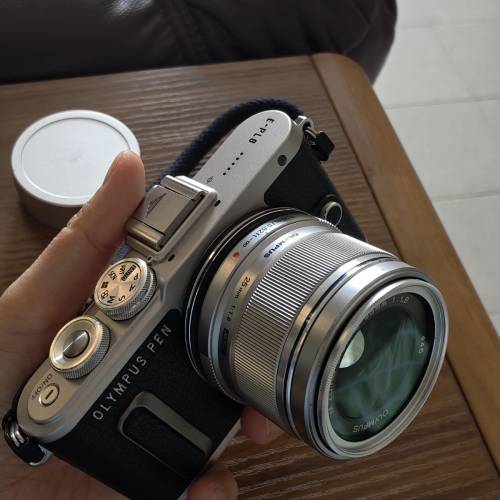 Olympus PEN E-PL8 相機連25mm f1.8定焦鏡頭