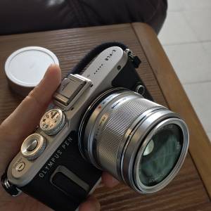 Olympus PEN E-PL8 相機連25mm f1.8定焦鏡頭