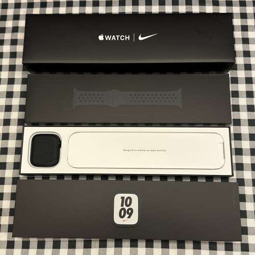 Apple Watch 7 45mm GPS版本 鋼琴黑色 行貨 99%新 非常少用和新淨 錶面沒有花痕 保...