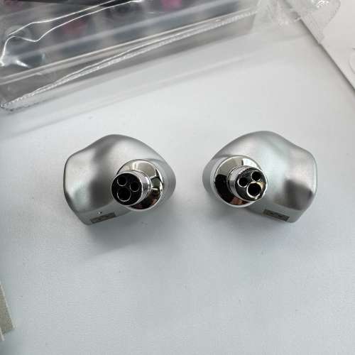 Gaudio Claniden 高級多動鐵人耳式耳機