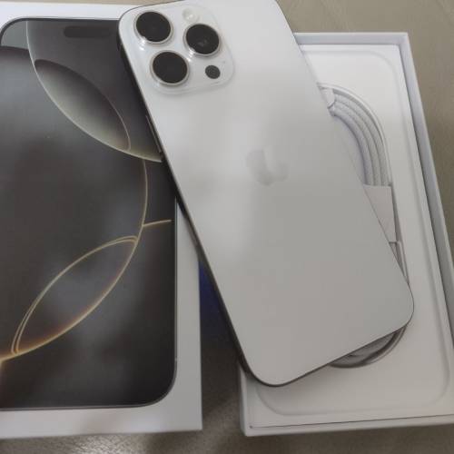 iPhone 16 pro max 256gb。