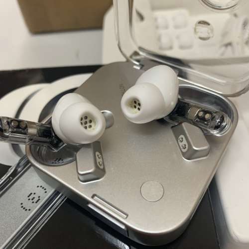 99%New Nothing Ear 3 B173 White
