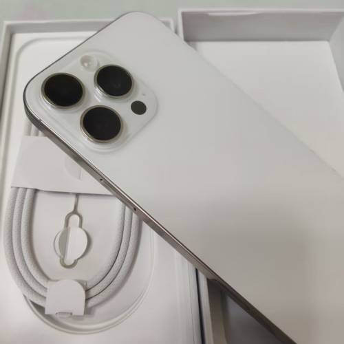 iPhone 16 pro max 512 gb。