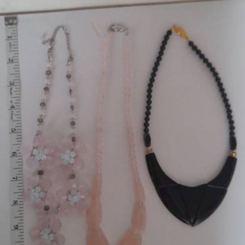 一手三條天然粉晶/黑瑪瑙晚裝頸鏈，16/18吋如照片，每條三百八十元，三條共售八百...