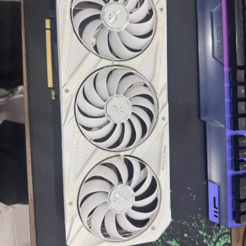 3090白色 ROG顯示卡