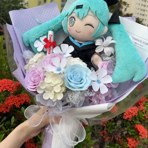 睇下文‼️日本絕版 初音未來畢業公仔花束 初音未來公仔花束 初音畢業公仔 初音花束...
