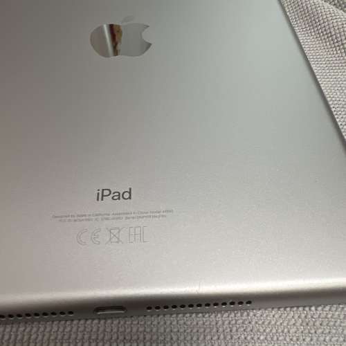 iPad 第六代 （2018）128GB 銀色 功能一切正常 (包一支Apple Pencil一代）