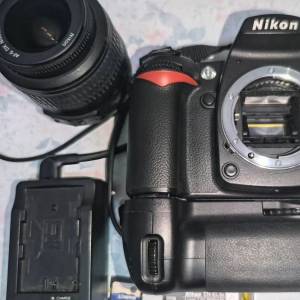 尼康D90机身+MB-D80手柄套装，带18-55mm镜头
成色还可以，正常使用痕迹，屏幕显示好...
