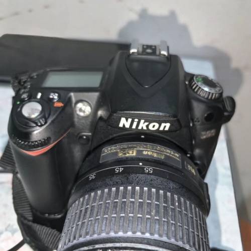 尼康D90机身+MB-D80手柄套装，带18-55mm镜头
成色还可以，正常使用痕迹，屏幕显示好...