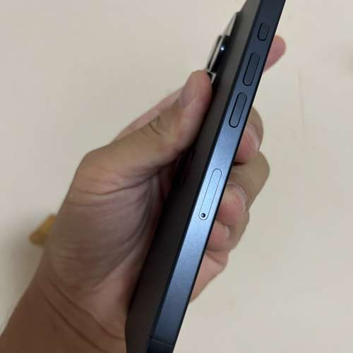 iPhone 15pro 256gb,港行極新，完美冇花，冇修冇拆，電池健康度88，所有原裝，所有...