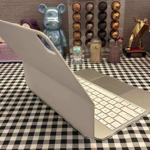 Apple iPad Magic Keyboard Pro 13吋 白色 行貨 99%新 只開盒檢查和試用 Apple專門...