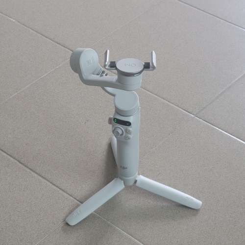 DJI OM 6 Smartphone Gimbal Stabilizer with Tripod