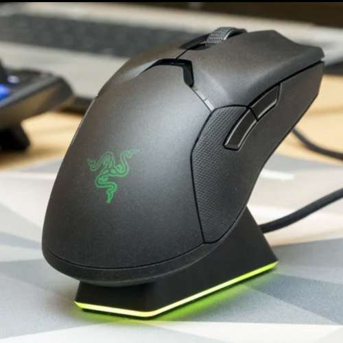 九成新 Razer Viper Ultimate Wireless Gaming Mouse 連充電座