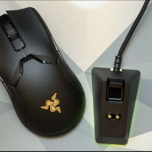 九成新 Razer Viper Ultimate Wireless Gaming Mouse 連充電座