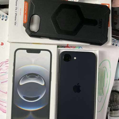 iPhone 16e 128gb，港行極新，電池健康度96，冇修冇拆所有原裝，全套齊送UAG手機殼！